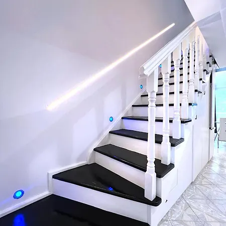 Апартамент Highfashion 2-bedroom Duplex Neonicalux In Panoramicroofcomplex